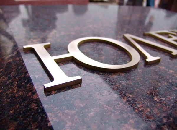 Бронзовые буквы на памятник